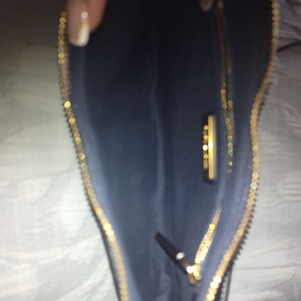 Tory Burch Black and Cream Logo Crossbody Bag - Picture 5 of 6